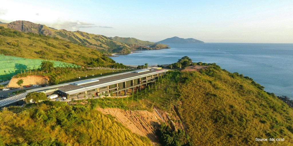 Panoramic view of Golo Mori’s coastline with turquoise waters and rolling green hills in Flores, Indonesia