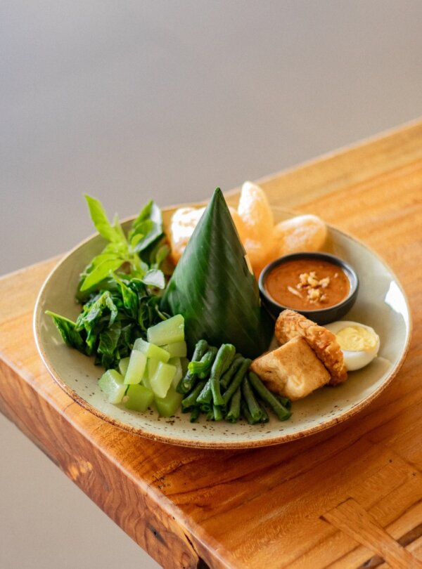Cozy dining area of Artomoro Restaurant serving Indonesian and seafood specialties in Labuan Bajo, Flores