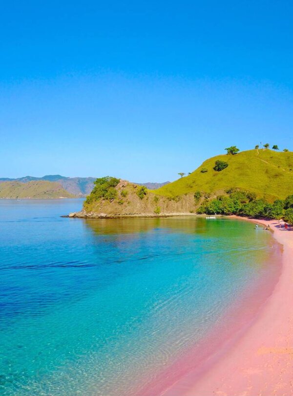 Soft pink sand and clear turquoise waters at Pink Beach in Komodo National Park, Indonesia