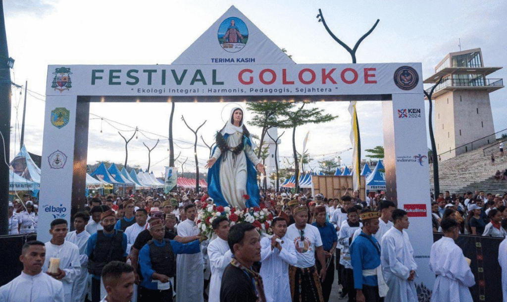 Colorful parade and traditional dances during the Golo Koe Festival in Labuan Bajo, Flores
