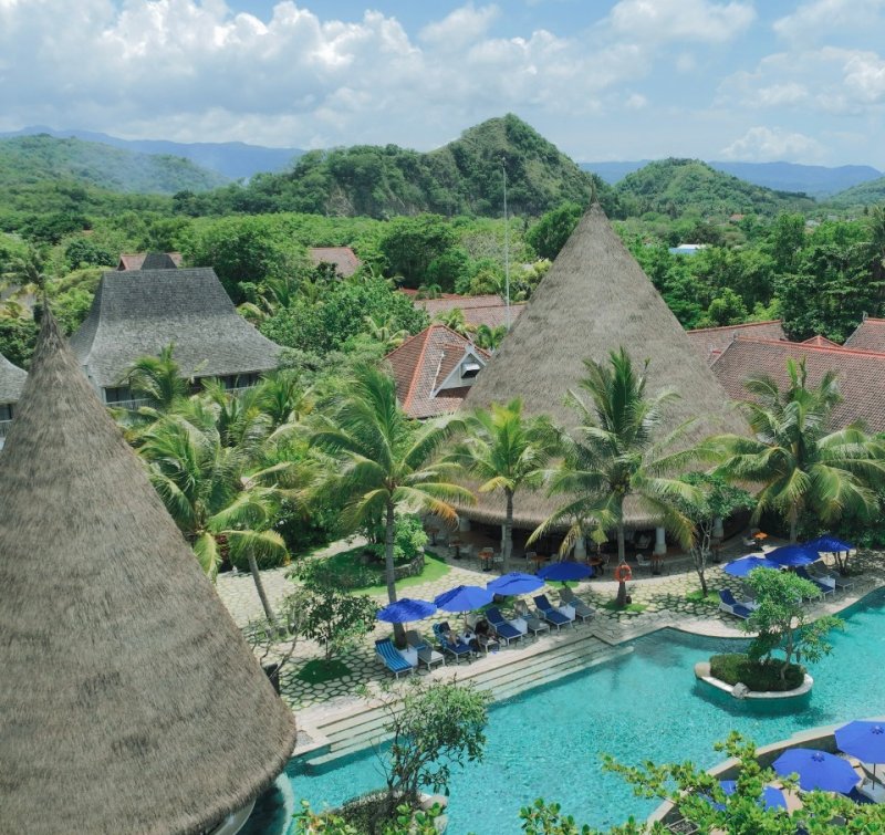 Sudamala Resort Komodo – Secluded Beachfront Luxury in Labuan Bajo Beachfront villas of Sudamala Resort Komodo overlooking turquoise waters in Labuan Bajo, Indonesia
