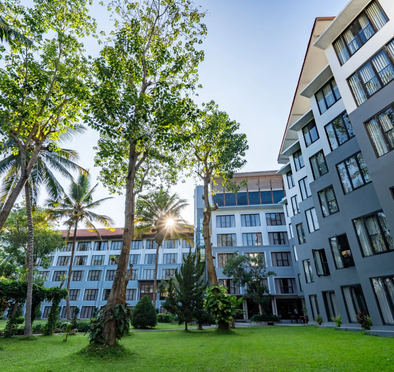 Bintang Flores Hotel – Beachfront Comfort in Labuan Bajo Beachfront pool area of Bintang Flores Hotel with ocean views in Labuan Bajo, Indonesia